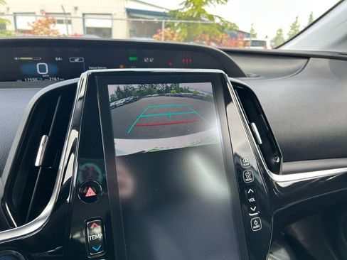 Used 2022 Toyota Prius Prime XLE FWD image 18