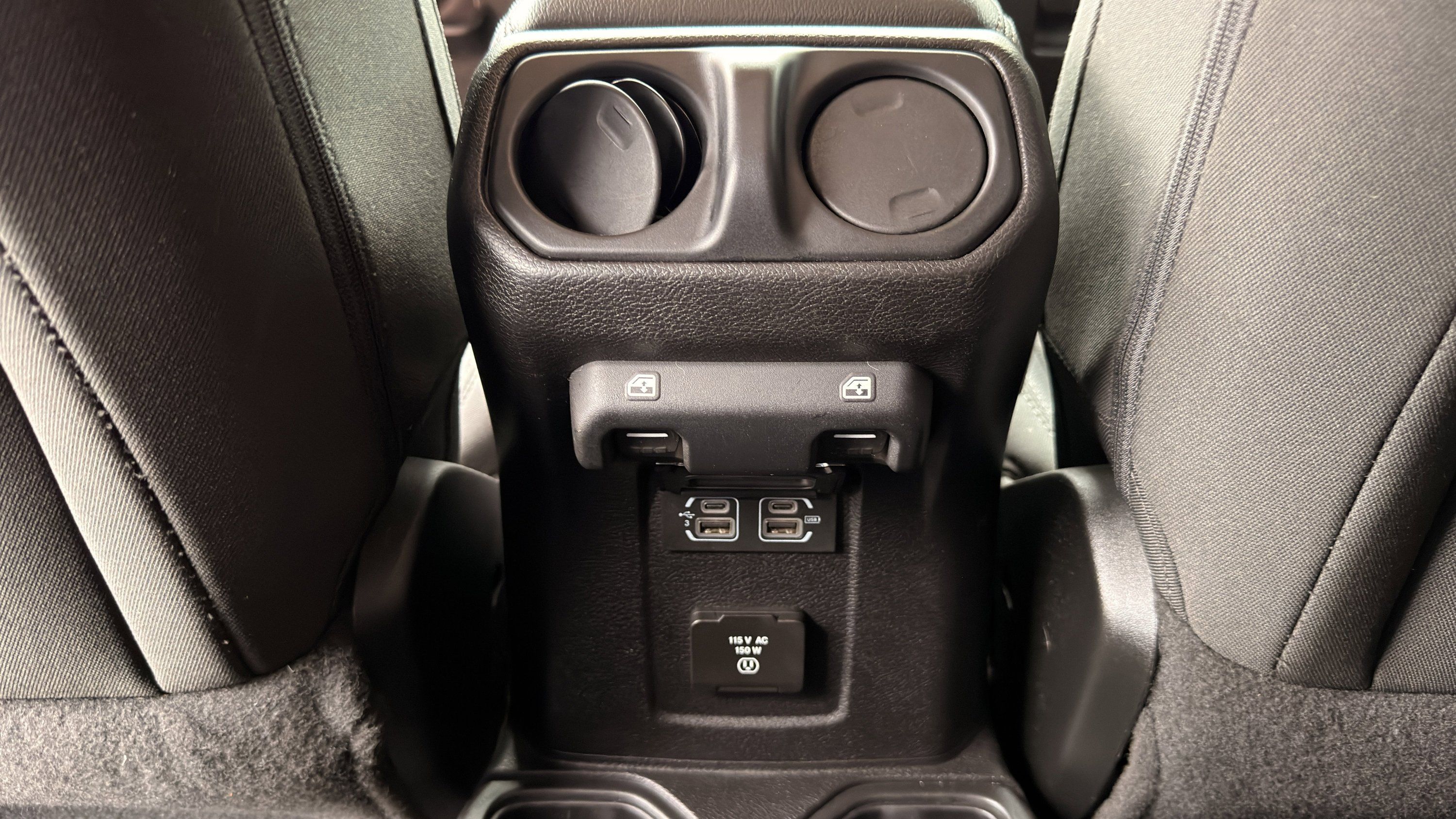 Used 2018 Jeep Wrangler Unlimited Sahara w/ Uconnect 4C Nav & Sound Group AWD/4WD image 31