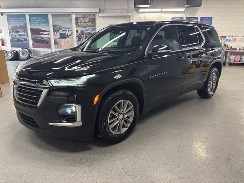 Used 2023 Chevrolet Traverse LT FWD image 3