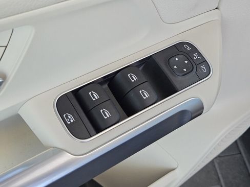 Certified 2022 Mercedes-Benz GLB 250 image 24