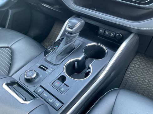 Used 2021 Toyota Highlander XSE image 16