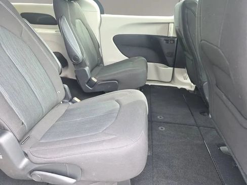 Used 2022 Chrysler Voyager LX FWD image 13