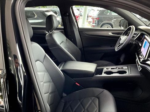 New 2026 Volkswagen Atlas Cross Sport SE image 6