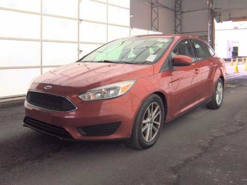 Used 2018 Ford Focus SE image 3