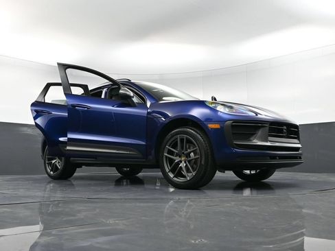 Certified 2026 Porsche Macan AWD/4WD image 38