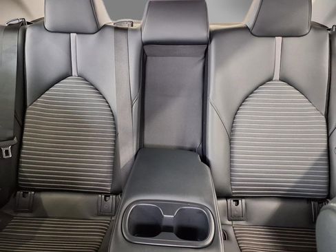 Used 2022 Toyota Camry SE image 12