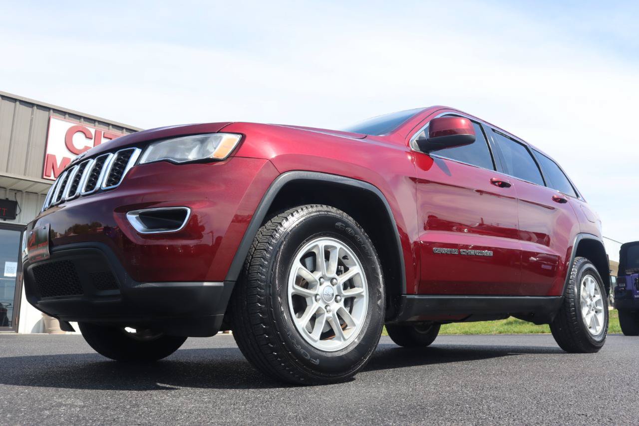 Used 2018 Jeep Grand Cherokee Laredo AWD/4WD image 15