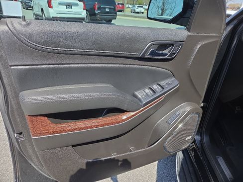 Used 2017 GMC Yukon SLT AWD/4WD image 14