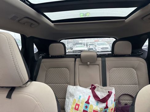 Used 2020 Ford Escape SE image 16