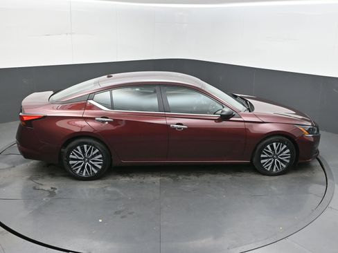 Used 2025 Nissan Altima 2.5 SV FWD image 35
