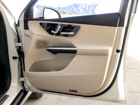 Used 2026 Mercedes-Benz GLC 300 image 24