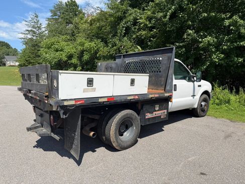 Used 2003 Ford F350 2WD Regular Cab DRW Super Duty image 2