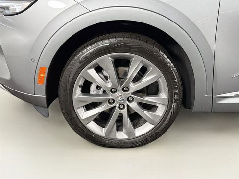Used 2023 Buick Envision Avenir image 32