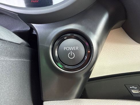 Used 2026 Toyota Sienna Platinum AWD/4WD image 18
