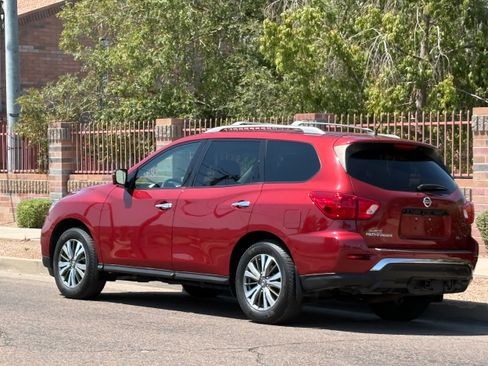 Used 2017 Nissan Pathfinder SL FWD image 4