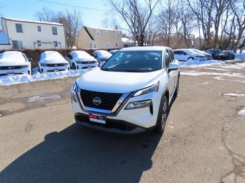 Used 2023 Nissan Rogue SV image 1