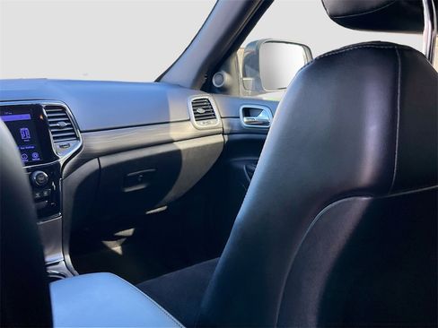 Used 2020 Jeep Grand Cherokee Altitude image 23