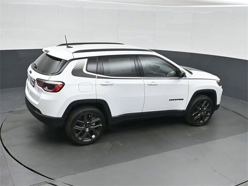 New 2026 Jeep Compass Latitude image 30