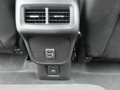 Used 2024 Chevrolet Equinox LT FWD image 34