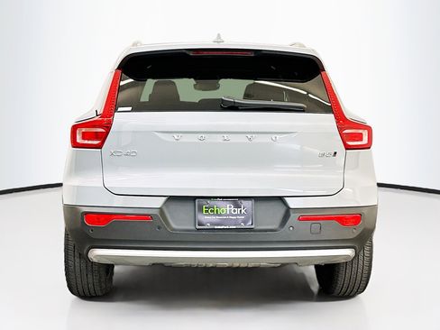 Used 2025 Volvo XC40 B5 Plus image 7
