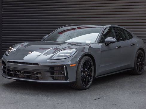 Used 2025 Porsche Panamera image 1