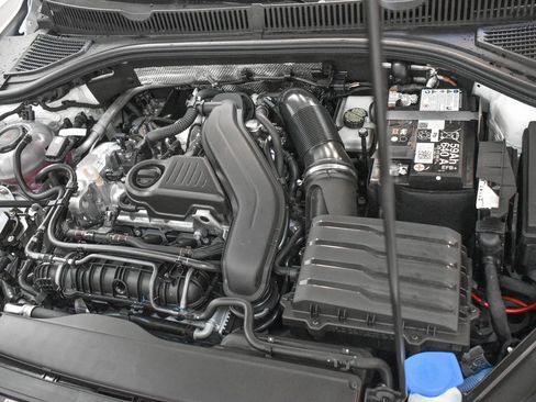 Used 2025 Volkswagen Jetta SE image 8