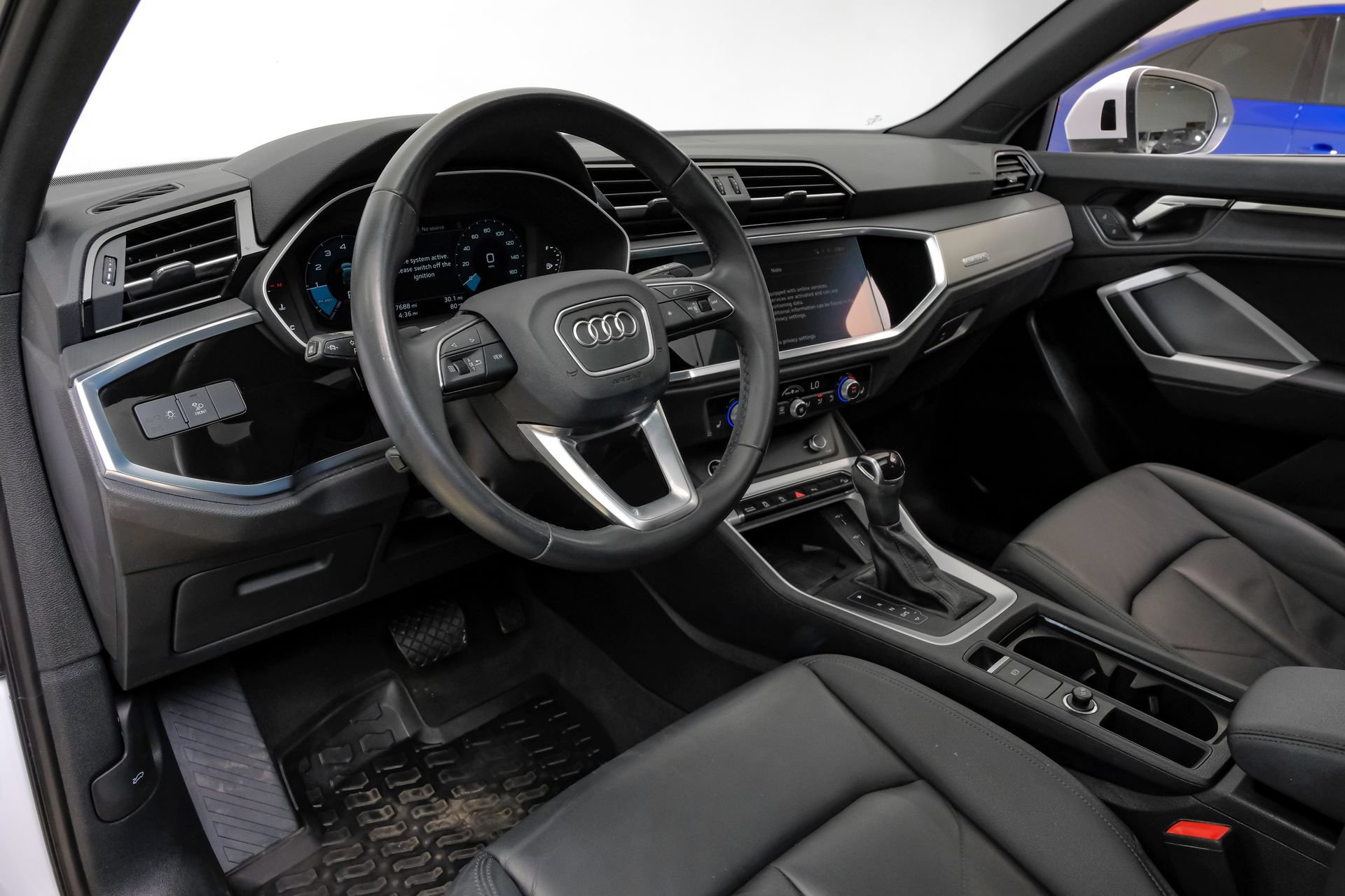 Used 2024 Audi Q3 2.0T Premium AWD/4WD image 3