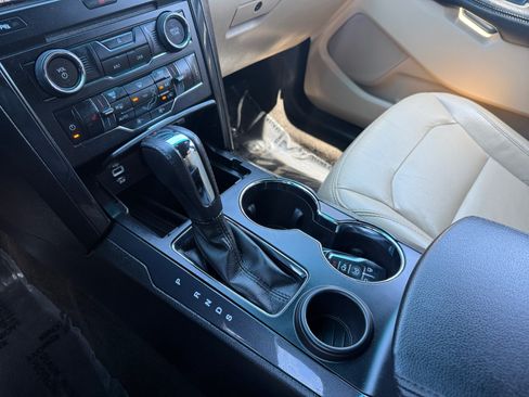 Used 2016 Ford Explorer XLT w/ Equipment Group 202A FWD image 13