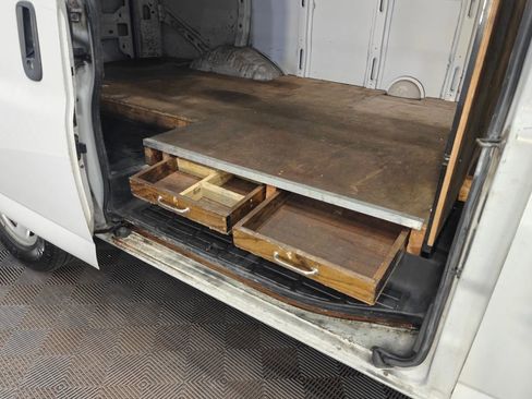 Used 2018 Chevrolet Express 3500 w/ Driver Convenience Package image 21