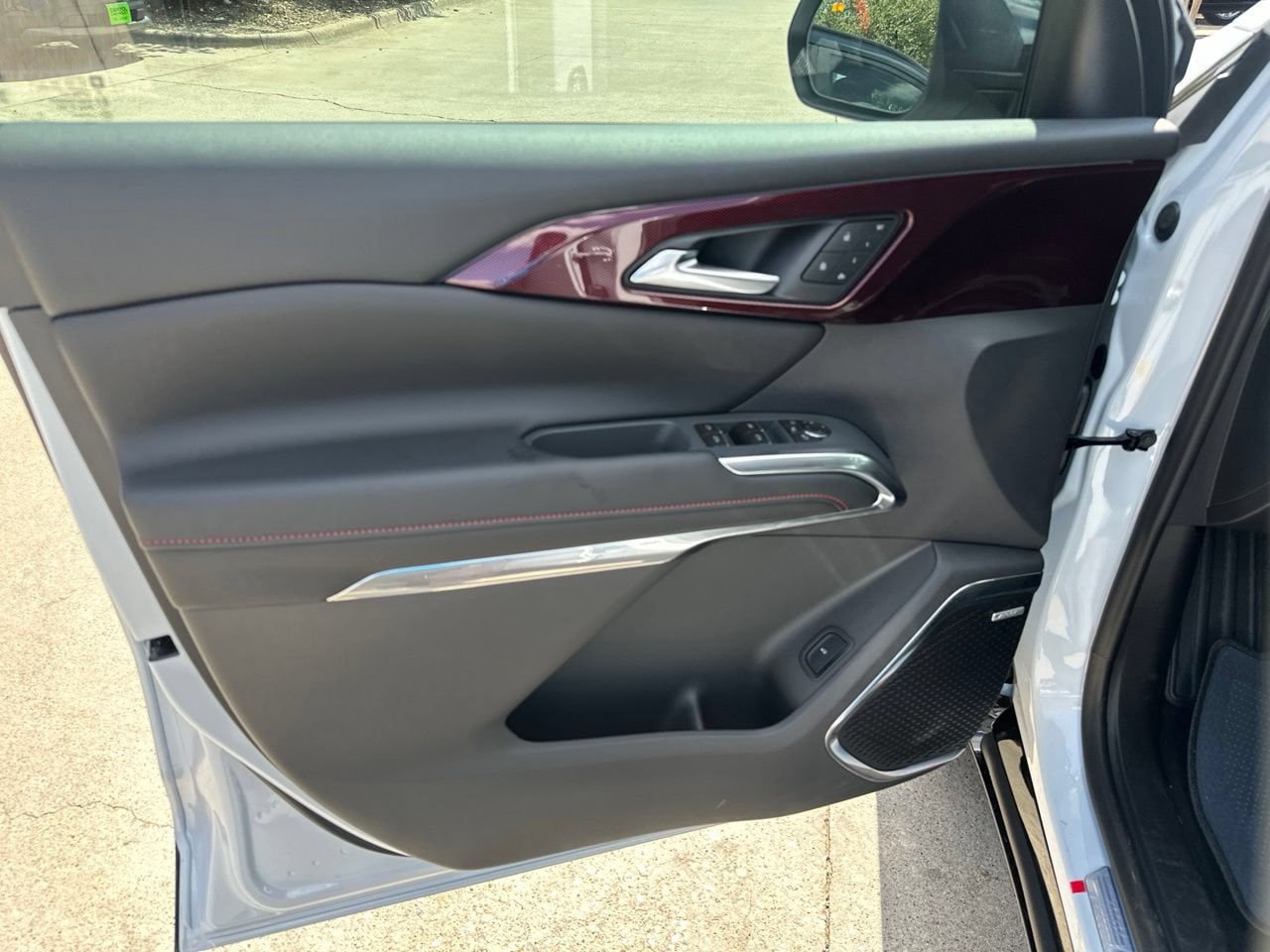 New 2027 Chevrolet Traverse RS FWD image 10