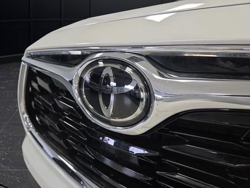 Used 2023 Toyota Highlander L image 44