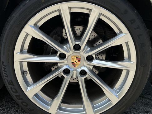 Used 2018 Porsche 718 Boxster image 9