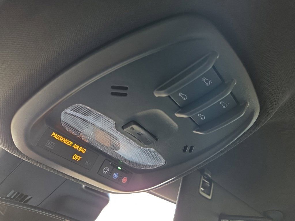 Used 2025 Chevrolet Trax RS w/ Sunroof Package FWD image 53