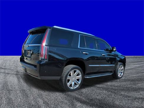 Used 2018 Cadillac Escalade Premium Luxury image 4