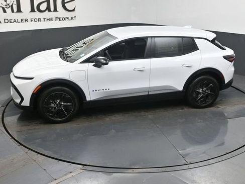 New 2026 Chevrolet Equinox EV LT image 36