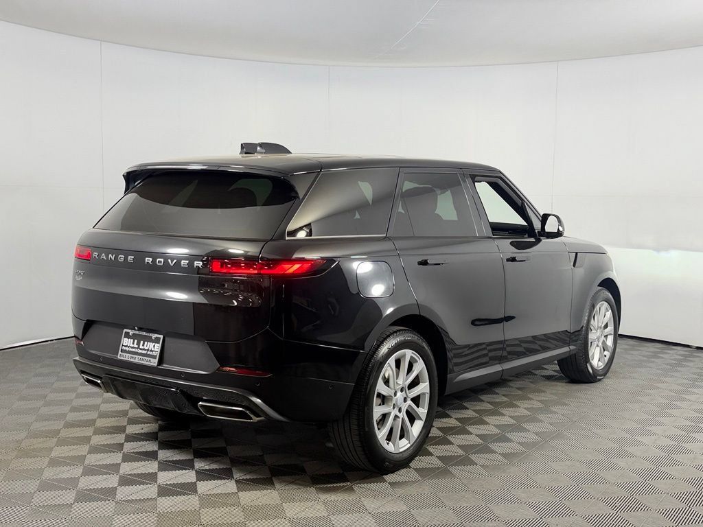 Used 2025 Land Rover Range Rover Sport SE AWD/4WD image 4
