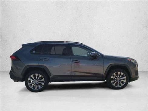 Used 2021 Toyota RAV4 XLE Premium FWD image 4