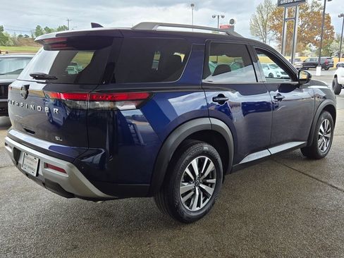 Used 2025 Nissan Pathfinder SL image 5