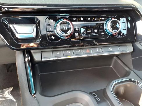 New 2026 GMC Sierra 2500 AT4 w/ AT4 Premium Plus Package AWD/4WD image 12