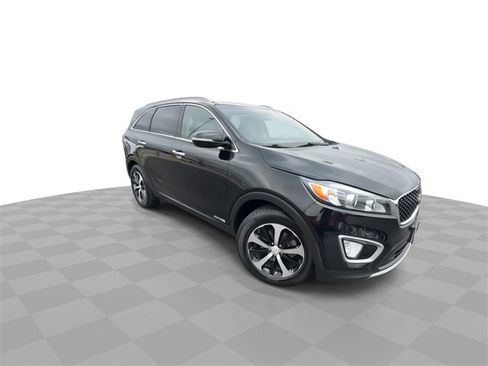 Used 2017 Kia Sorento EX image 2