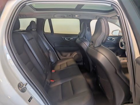 Used 2024 Volvo V60 B5 Cross Country Plus image 28