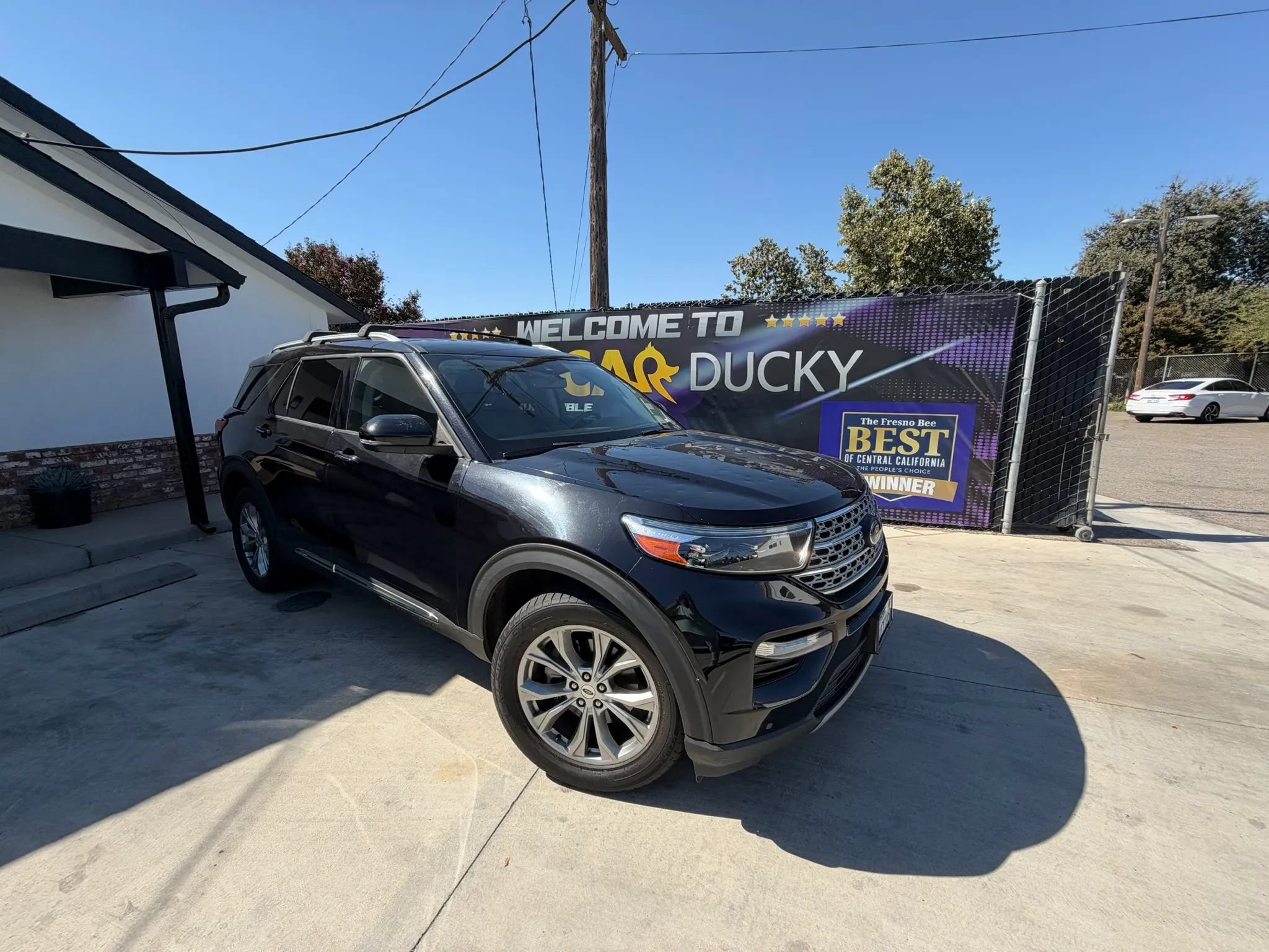 Used 2022 Ford Explorer Limited w/ Equipment Group 301A AWD/4WD image 2