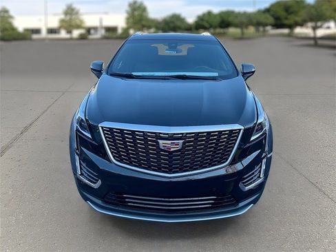 Certified 2025 Cadillac XT5 Premium Luxury image 2