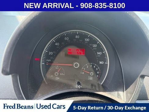 Used 2009 Volkswagen Beetle Coupe FWD image 10