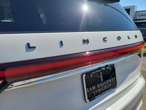 Certified 2022 Lincoln Aviator Black Label w/ Dynamic Handling Package image 11