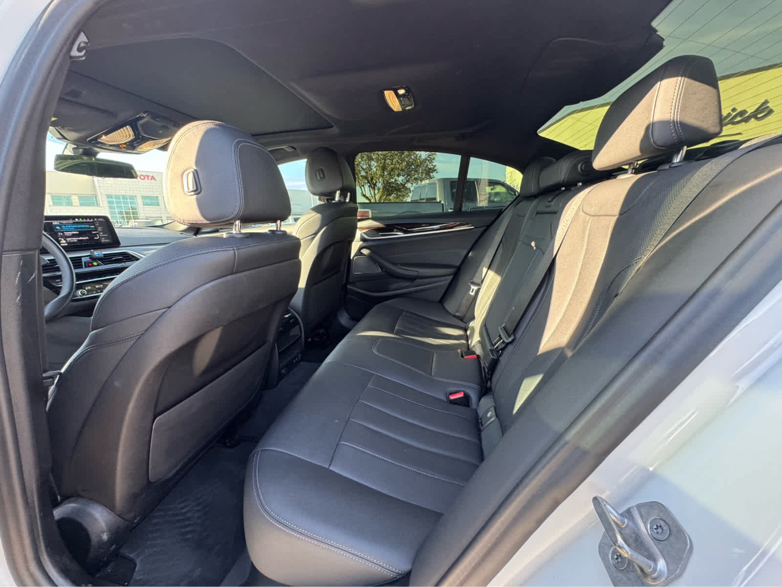 Used 2023 BMW 530e RWD image 5