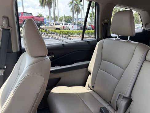 Used 2019 Honda Pilot Touring image 13