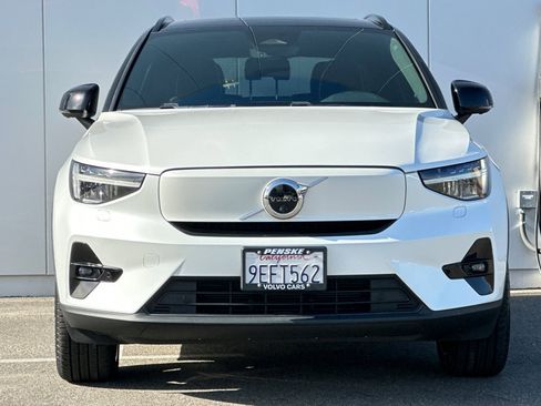 Used 2023 Volvo XC40 Recharge Ultimate image 8