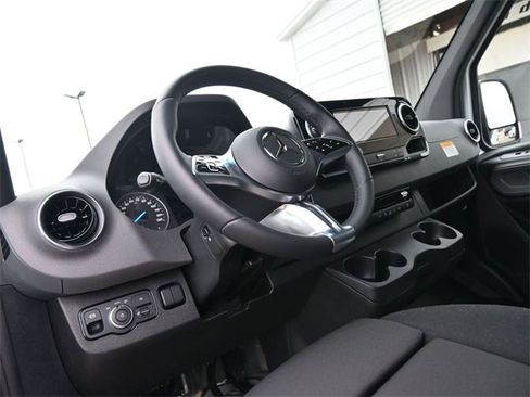 New 2024 Mercedes-Benz eSprinter 170 Cargo image 4