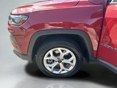 Used 2025 Jeep Compass Latitude w/ Sun & Sound Group AWD/4WD image 24